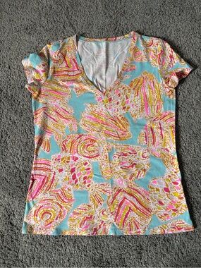 Lilly Pulitzer Aqua V-Neck Tee with Pink & Gold Shell Print
